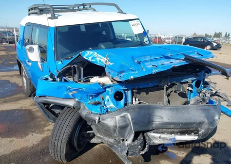 2007 Toyota Fj Cruiser z USA, uszkodzony, nr VIN JTEBU11F570047990